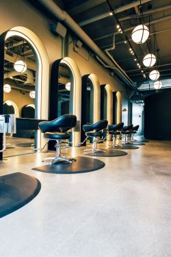 混搭风格小型理发店室内装修实景图片_装修1