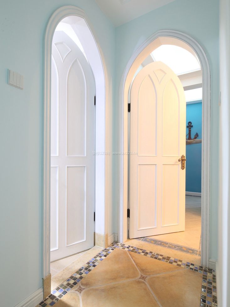 地中海风格家庭白色门装修效果图片