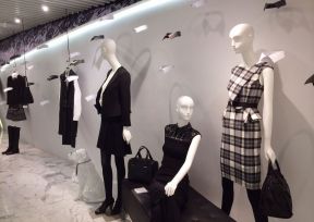 最新时尚装修风格女服装店设计效果图