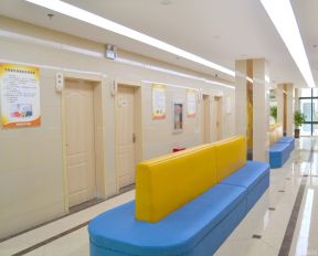 现代医院装修效果图集锦 医院过道休闲区设计