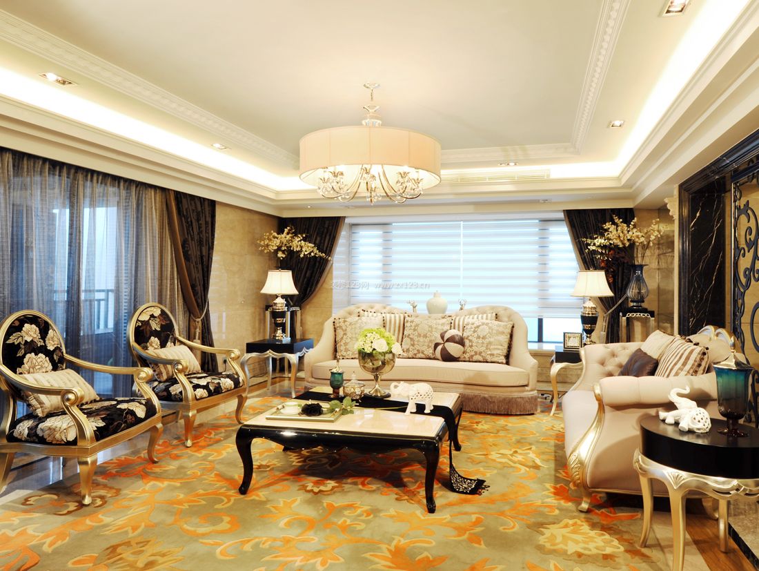 8万三居室130平米客厅组合沙发图片