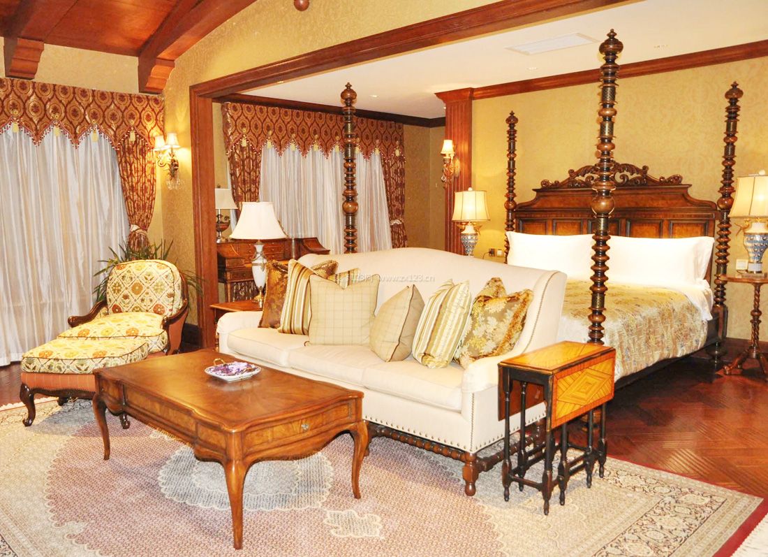古典卧室风格实木双人床装修效果图片