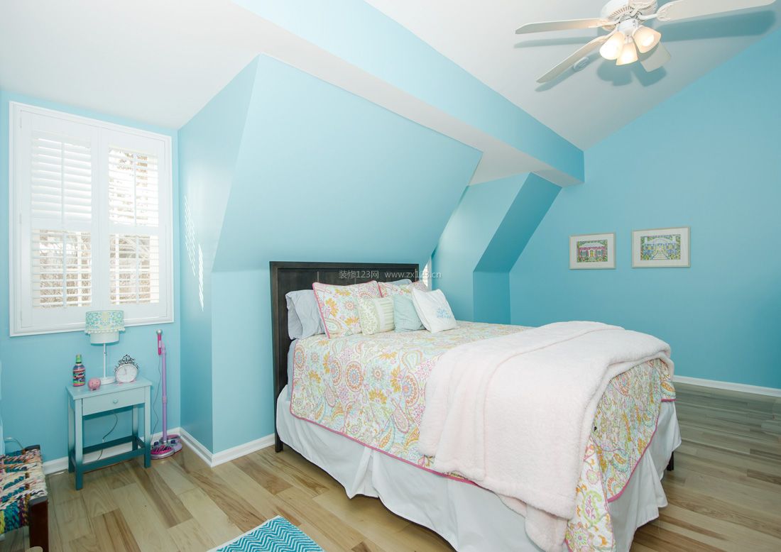 一百平米三居室蓝色墙面装修效果图片