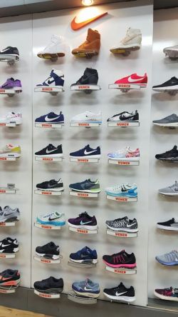 运动鞋店门头装修效果图