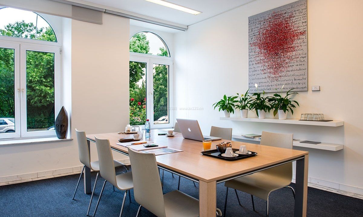 现代小型多功能办公会议室装修效果图