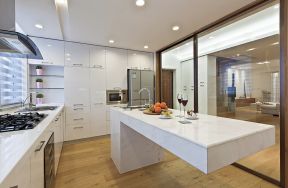 现代别墅设计效果图 厨房玻璃推拉门图片
