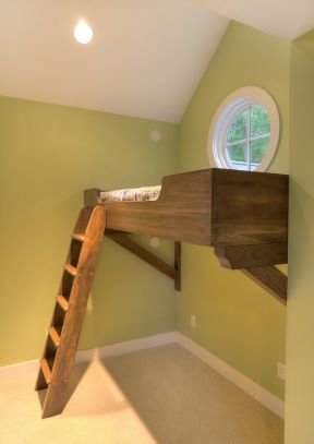 顶楼阁楼室内绿色墙面装修效果图片