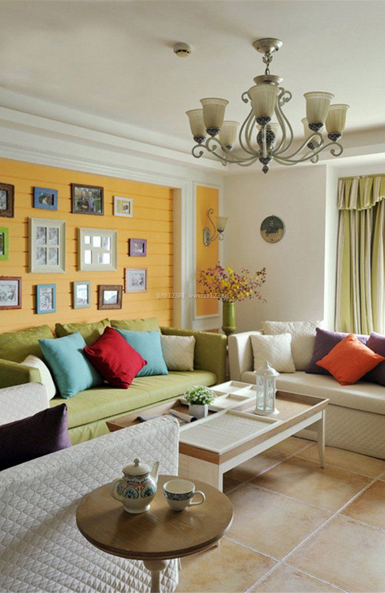 80平小户型家装客厅沙发背景墙案例