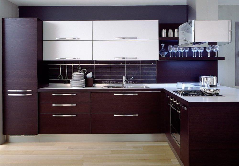 现代简约式厨房橱柜装修效果图