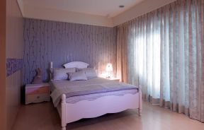 现代家居卧室效果图 绣花窗帘装修效果图片