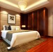 中式酒店设计元素卧房深黄色木地板装修效果图片