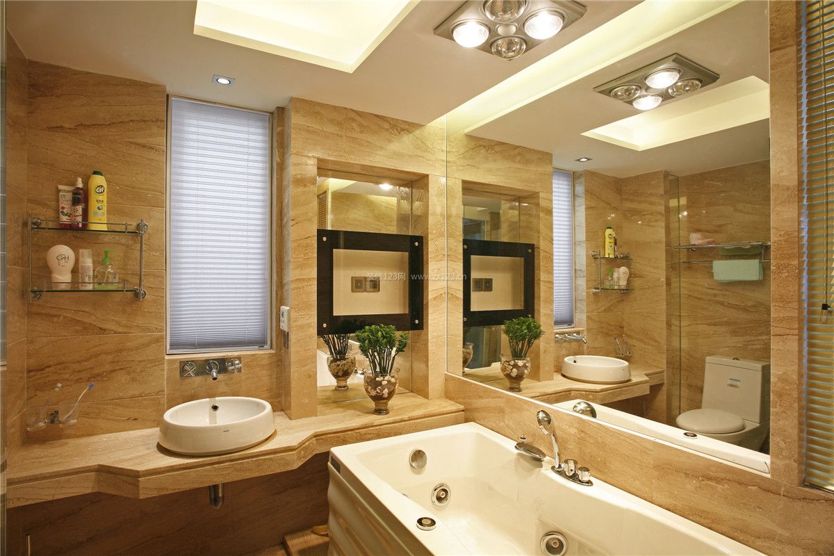 美式风格卫生间 白色浴缸装修效果图片