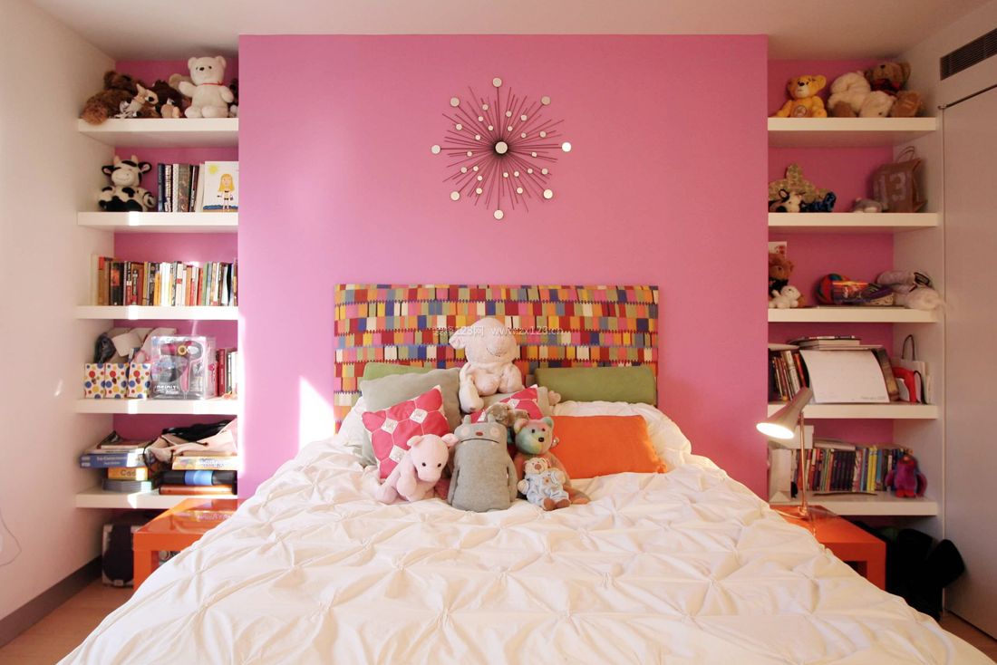 女生卧室布置粉色墙面装修效果图片