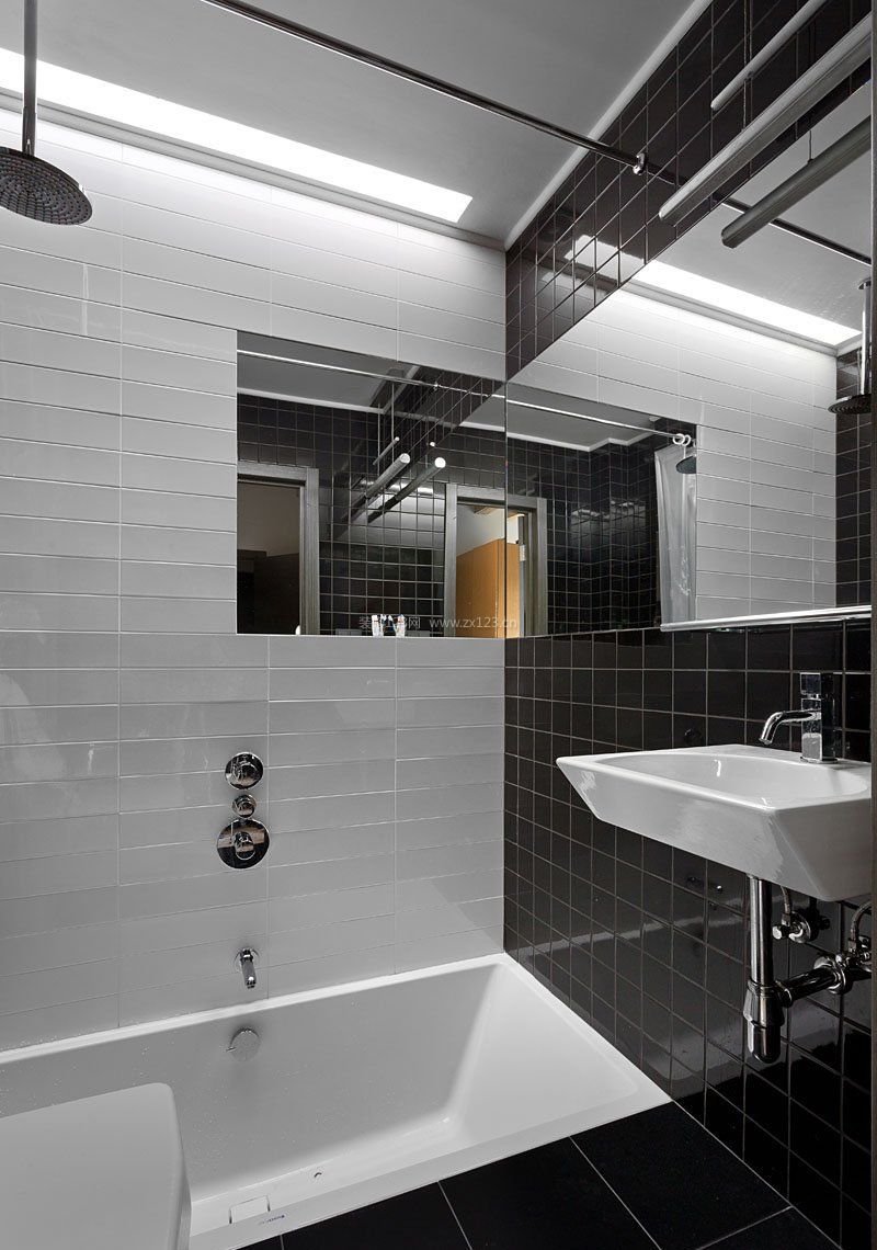 黑白风格别墅卫生间瓷砖装修效果图