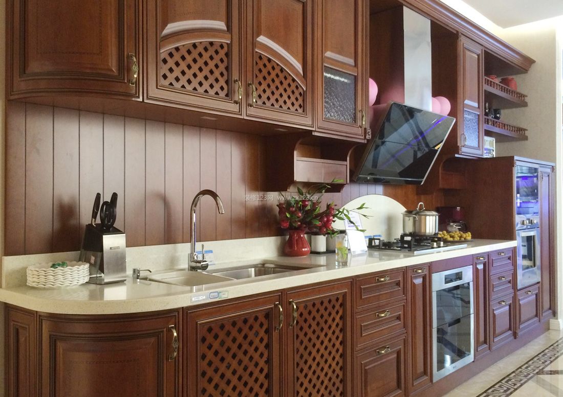 中式家装风格家庭厨房整体橱柜效果图