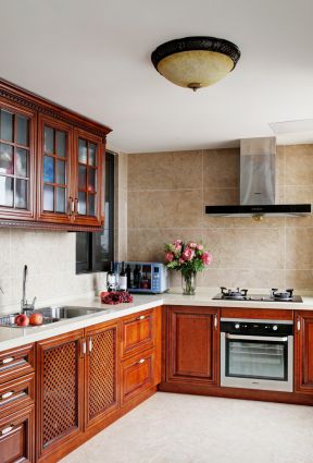 美式小户型家庭厨房整体橱柜装修效果图片