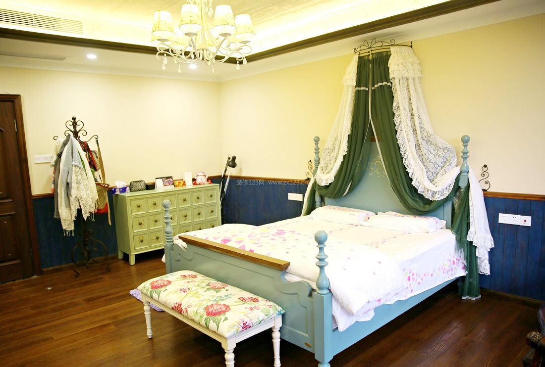 美式田园家居卧室床缦装修效果图片
