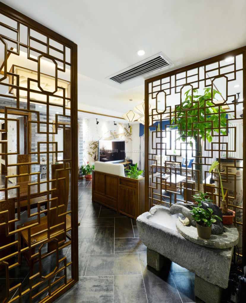 中式古典简约客厅雕刻隔断图形装修效果图片2023