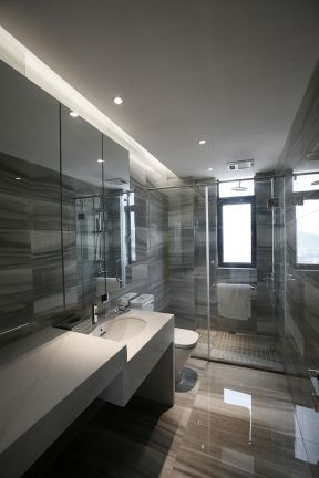 家庭卫生间浴室玻璃隔断效果图