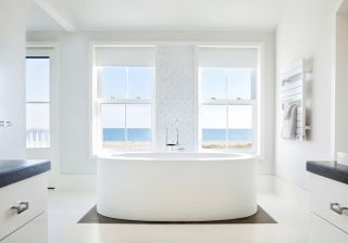 2023复式别墅白色调卫生间浴室装修图