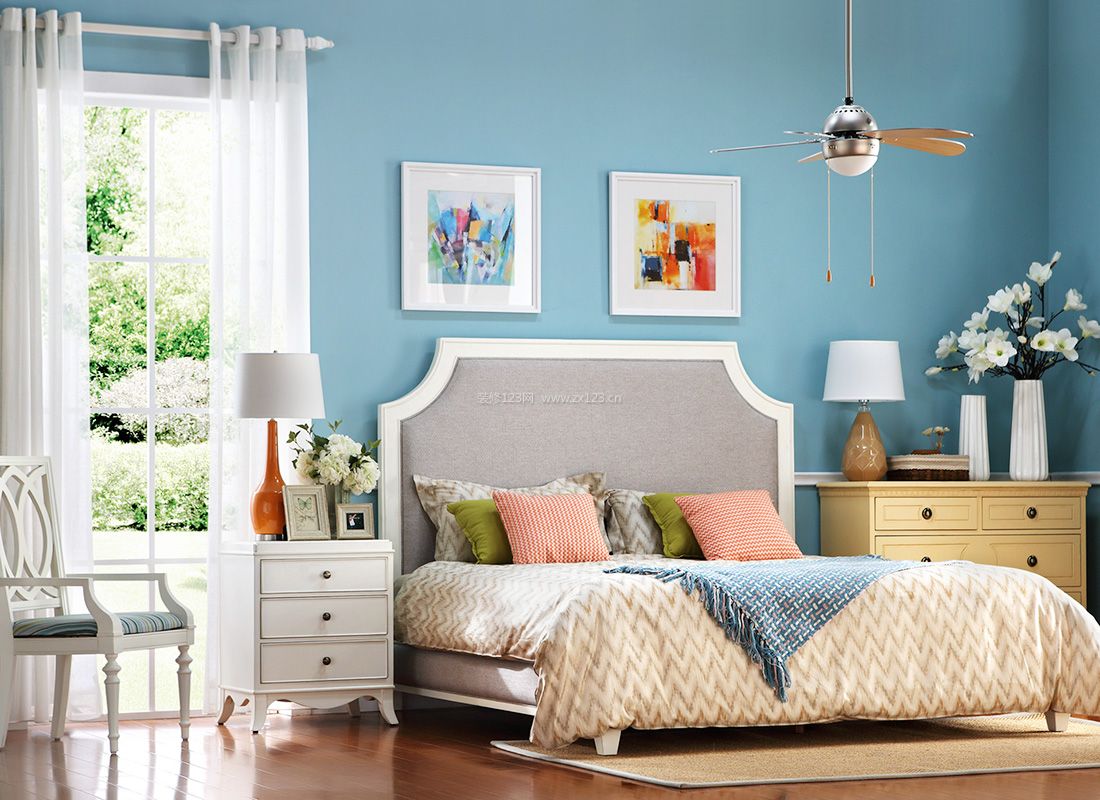 简欧风格宜家家居卧室蓝色墙面装修效果图片案例