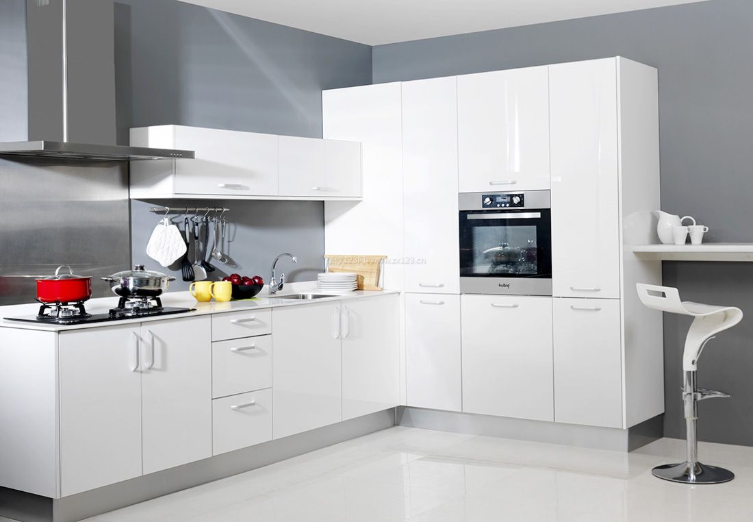 现代简约风格厨房白色橱柜装修效果图片