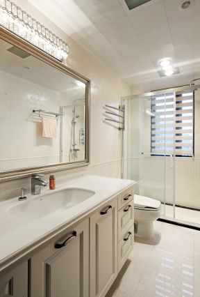 超小面积室内卫生间浴室柜装修效果图片