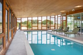 国外别墅室内 游泳池设计装修效果图片