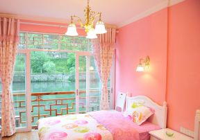 粉色卧室装修效果图 玻璃推拉门图片