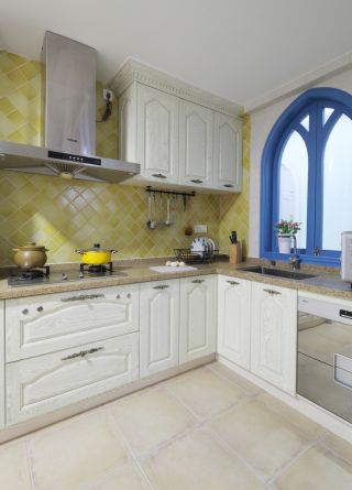 家庭地中海风格厨房白色橱柜装修效果图片