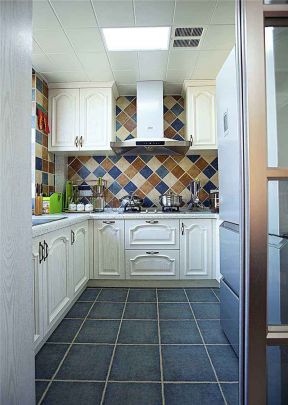 后现代家装小面积厨房橱柜效果图