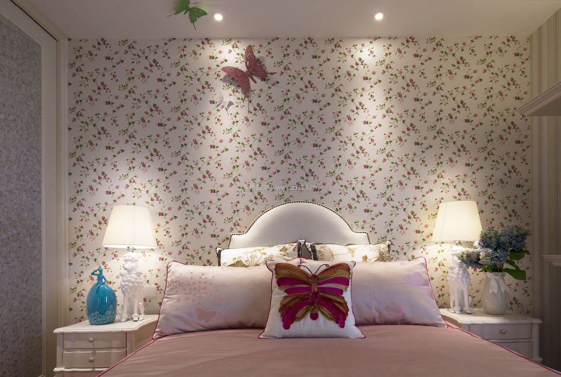 160平米欧式卧室小花壁纸装修效果图片
