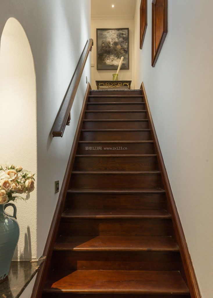 美式风格室内楼梯设计图