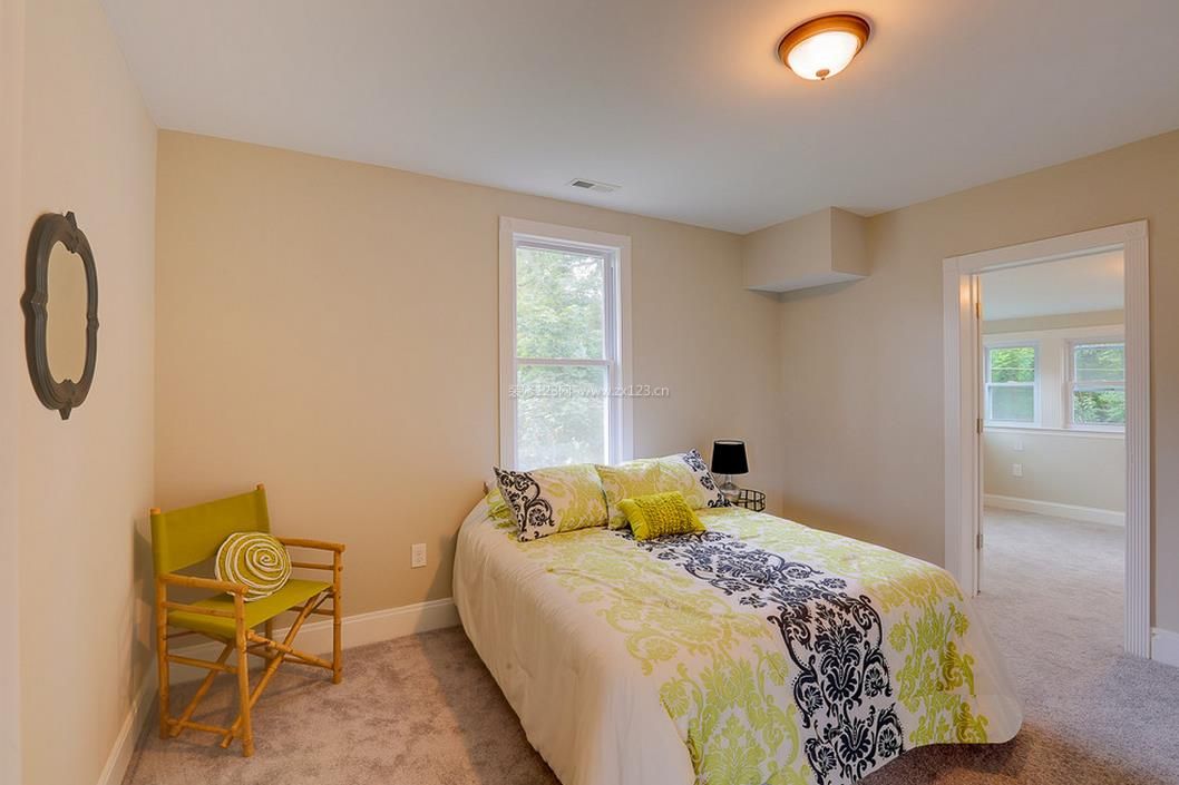 简单卧室纯色壁纸装修效果图片
