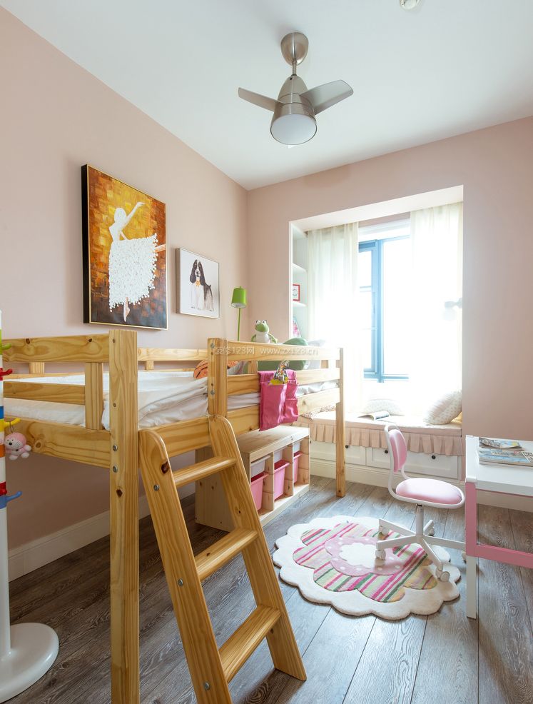 温馨儿童房纯色壁纸装修效果图片