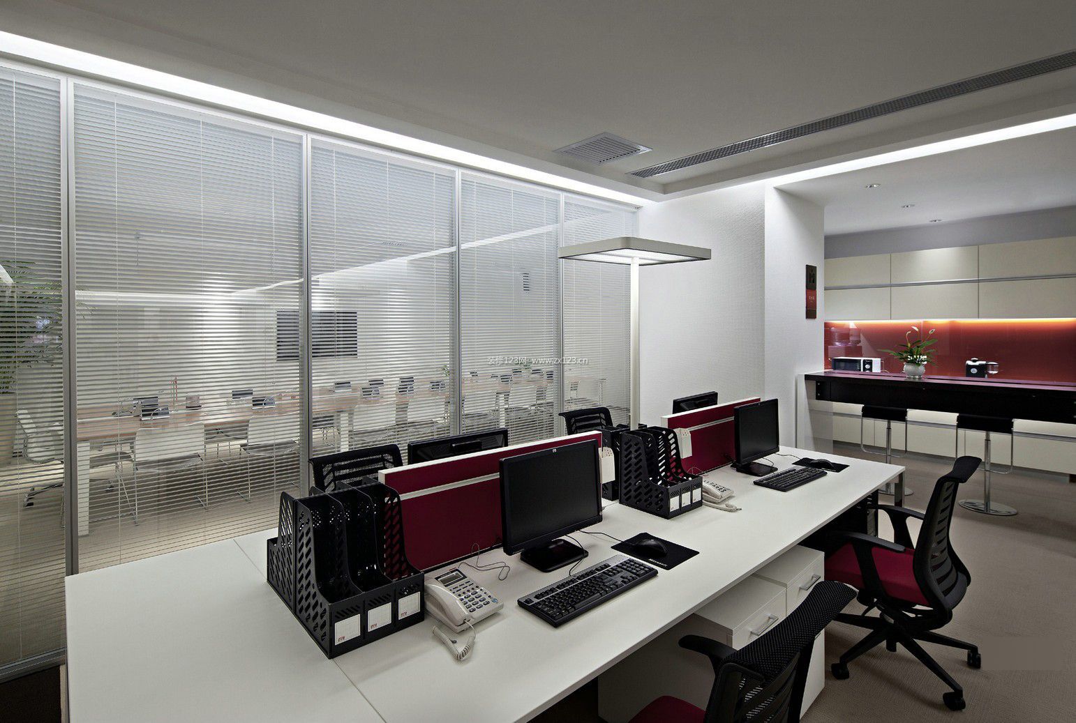 为什么说雨季不适合做无锡办公室装修呢?