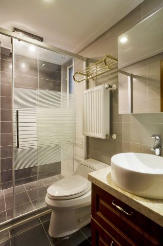 复式楼卫生间浴室柜装修效果图片