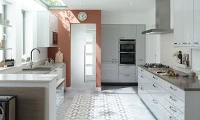 现代风格整体橱柜 小厨房装修图片