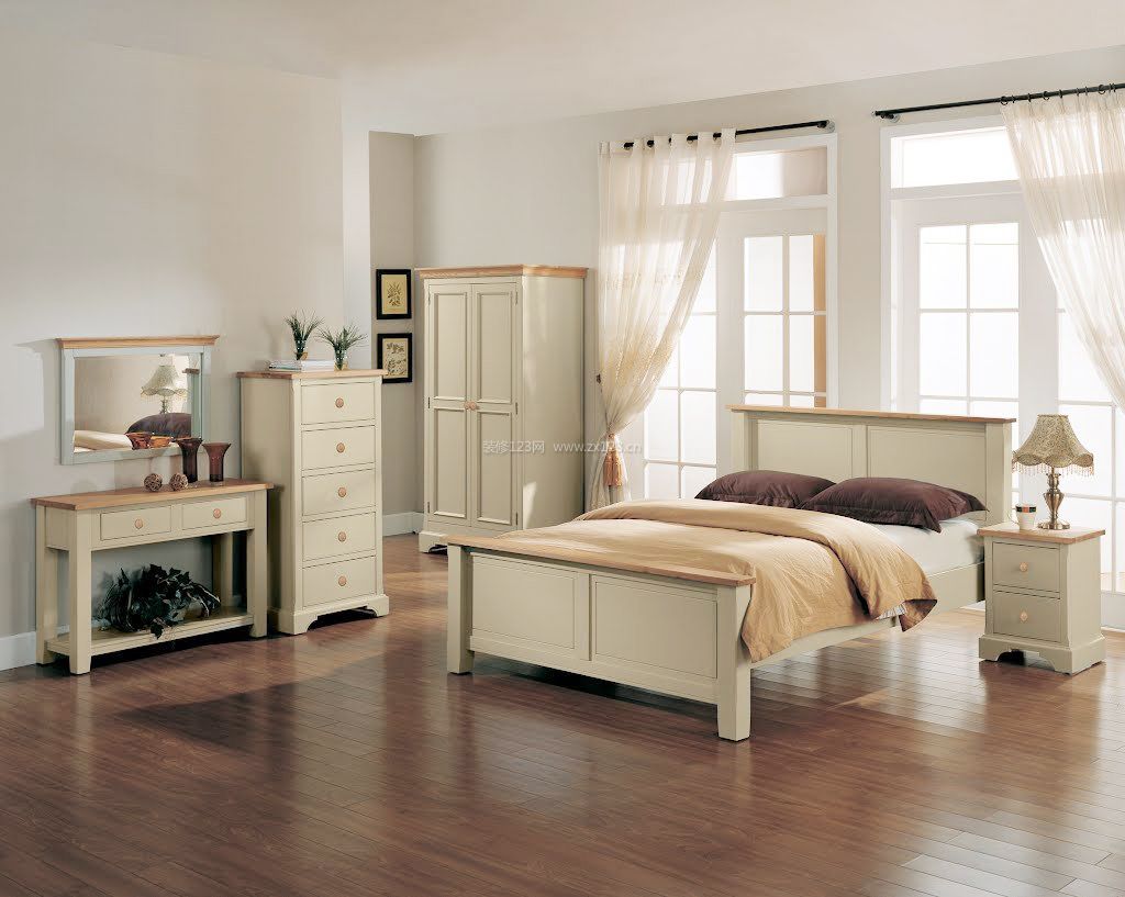  现代风格松木卧室家具