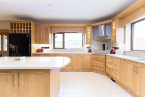 家装厨房设计 中式实木橱柜效果图