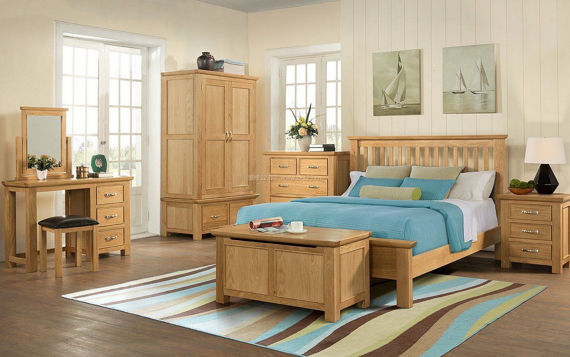 卧室松木家具组合效果图 