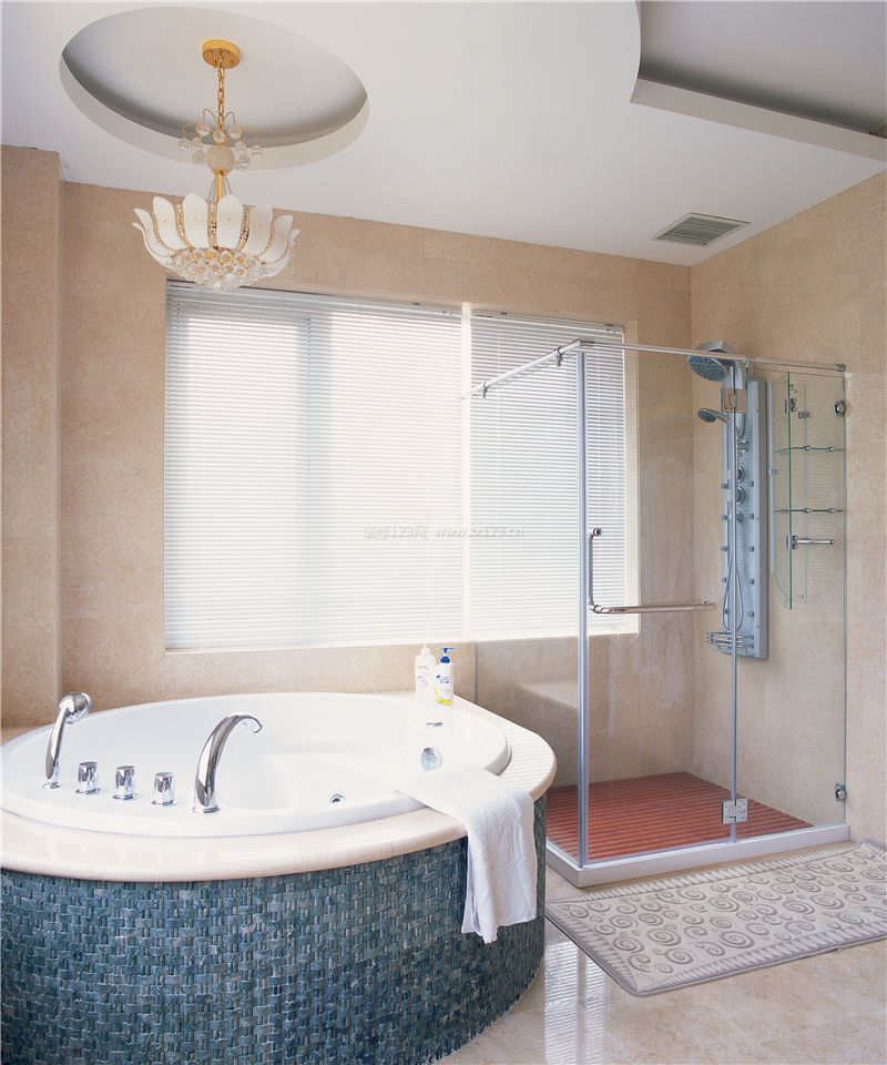 欧式浴室圆形浴缸设计装修效果图片