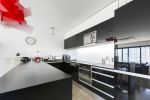 U型厨房烤漆橱柜装修效果图片