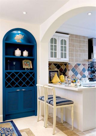 蓝白地中海厨房吧台设计效果图