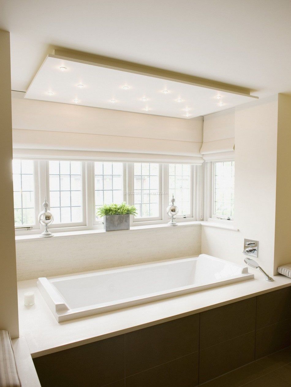 家庭室内卫生间大理石包裹浴缸装修效果图片