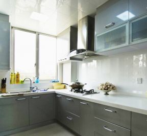 小居室厨房 灰色橱柜装修效果图片