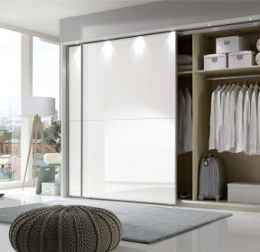 白色简约卧室移门衣柜装修效果图-每日推荐