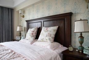 美式风格卧室实木双人床装修效果图片