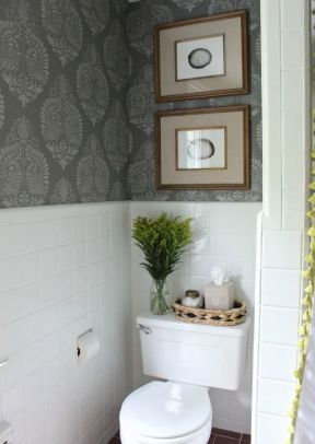小面积卫生间 墙砖壁纸装修效果图片