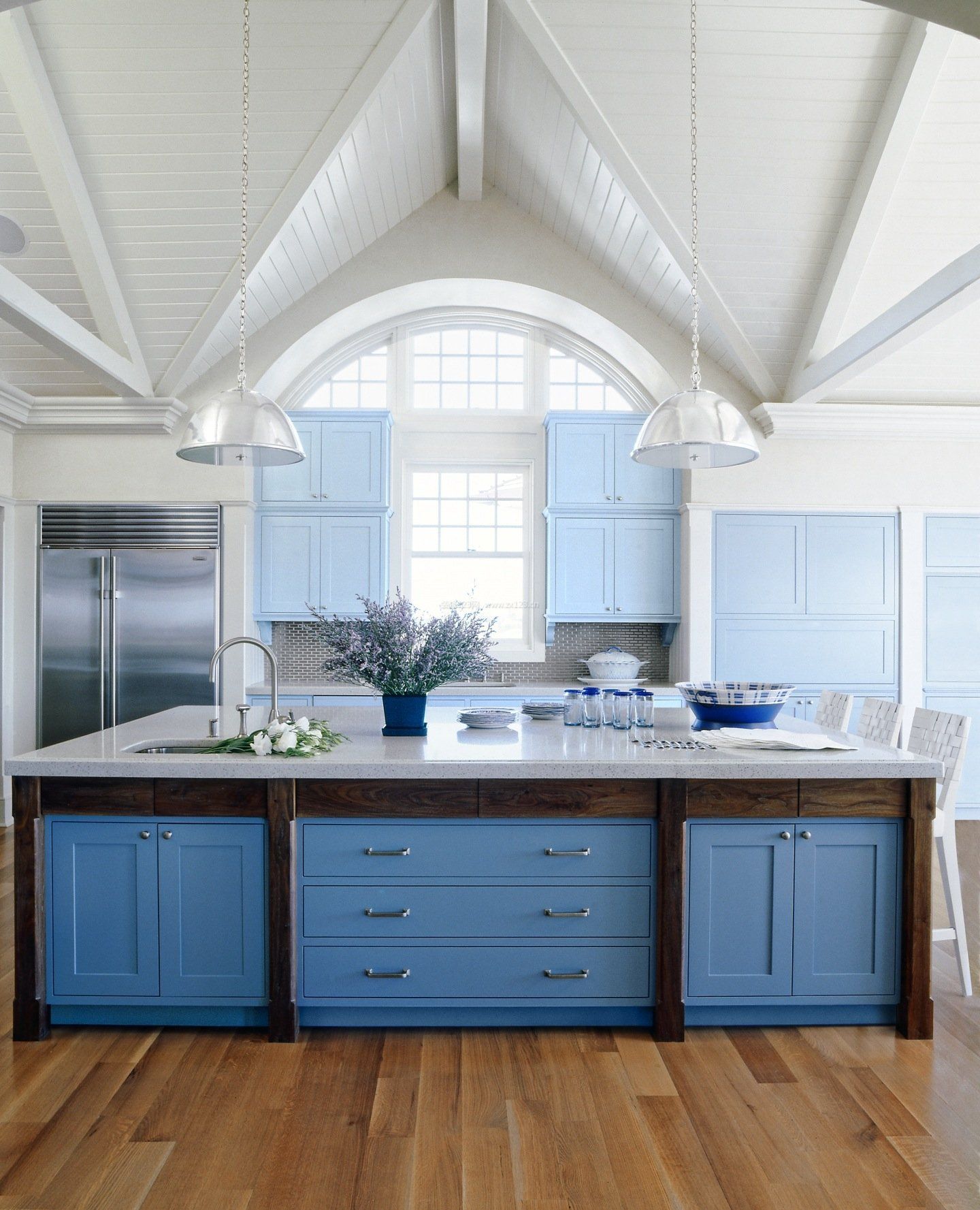 美式现代简约风格厨房橱柜颜色搭配